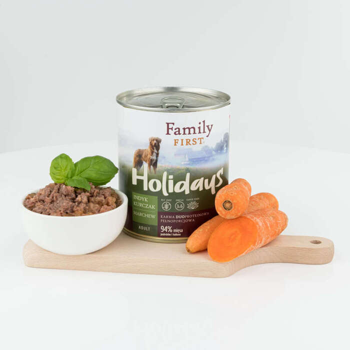 Family First Holidays z indykiem, kurczakiem i marchewką 800g 3+1 Gratis